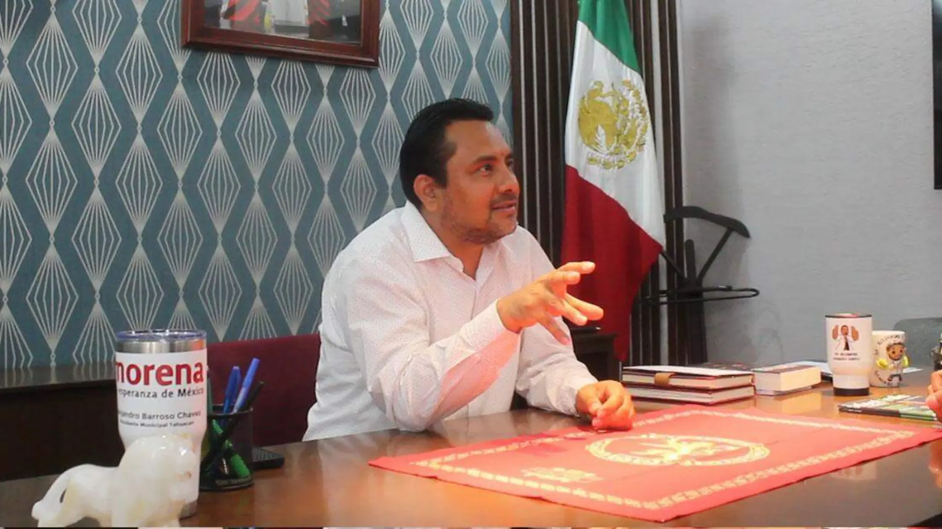 Aspecto de la entrevista realizada en la oficina presidencial del edificio Morelos